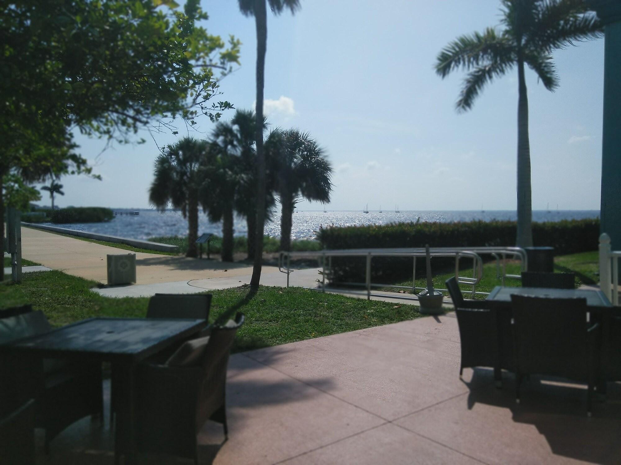 Punta Gorda Waterfront Hotel & Suites Eksteriør bilde
